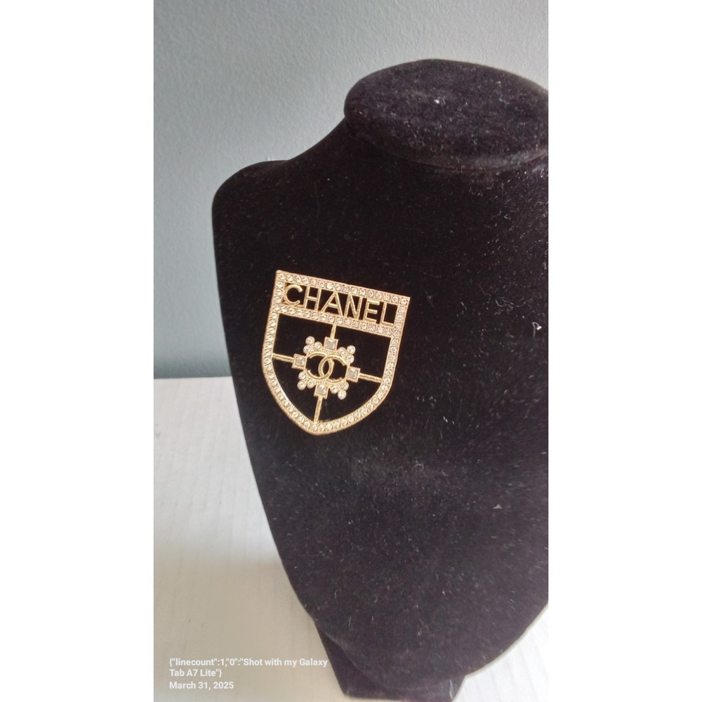 Chanel‎ Brooch Pin Gold Shield Logo CC Rhinestone Embellished Designer Jewelry - Picture 3 of 5